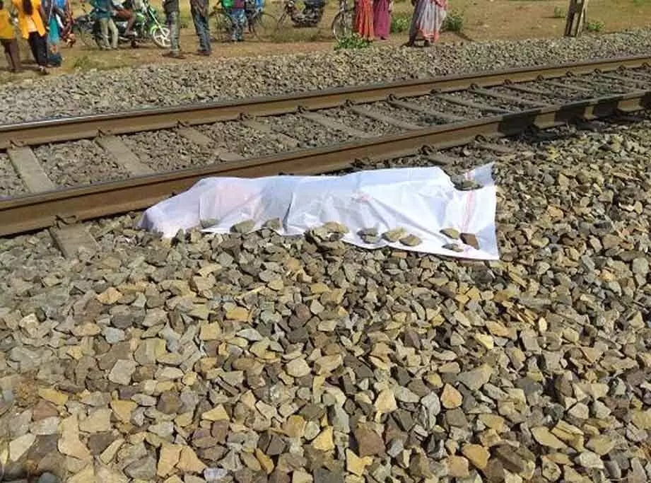 Jamshedpur : जुगसलाई में ट्रेन की चपेट में आकर अधेड़ की मौत