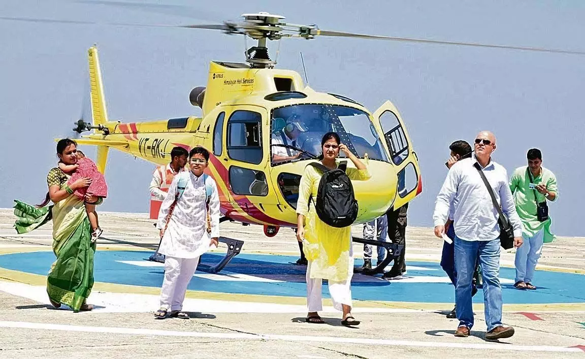 Jammu News: वैष्णो देवी मंदिर तक हेलीकॉप्टर सेवा शुरू