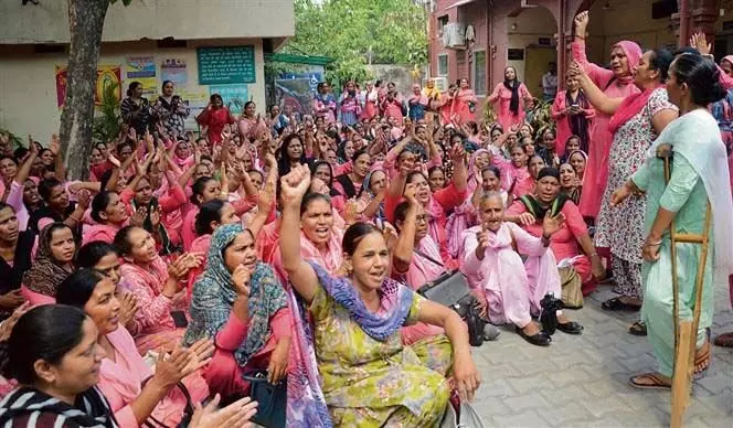 Ludhiana: आशा कार्यकर्ताओं की मांग, सेवानिवृत्ति की आयु बढ़ाई जाए