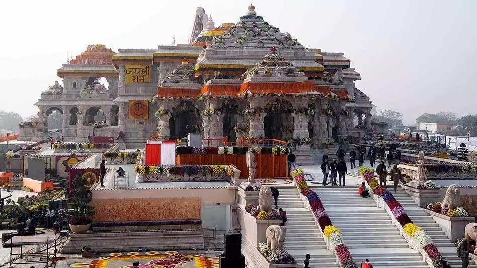 Uttar pradesh: ट्रस्ट ने मंदिर परिसर में पानी के रिसाव की खबरों को खारिज किया