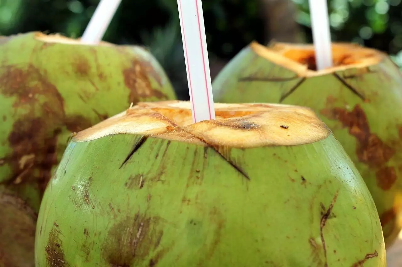 Coconut water:बढ़ते वजन के साथ  इन समस्याओं से छुटकारा दिलाएगा नारियल पानी