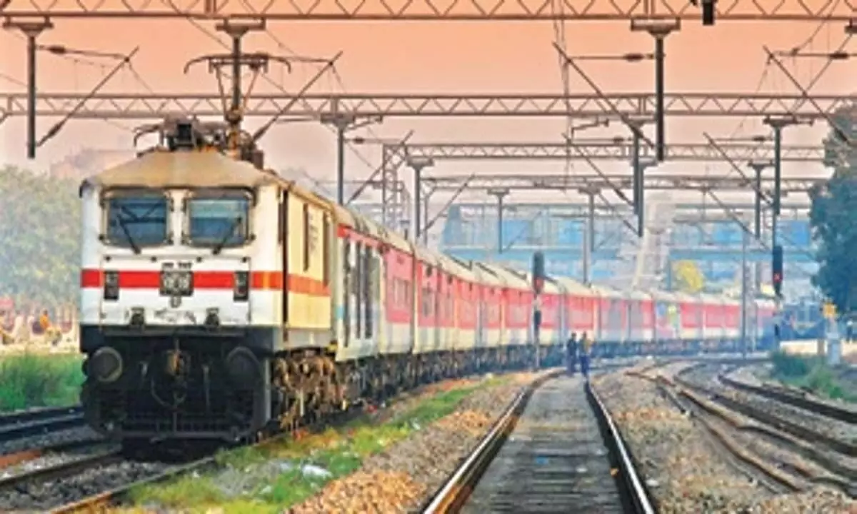 Telangana News: हैदराबाद में ट्रेन की बीच वाली बर्थ गिरने से केरल के एक व्यक्ति की मौत