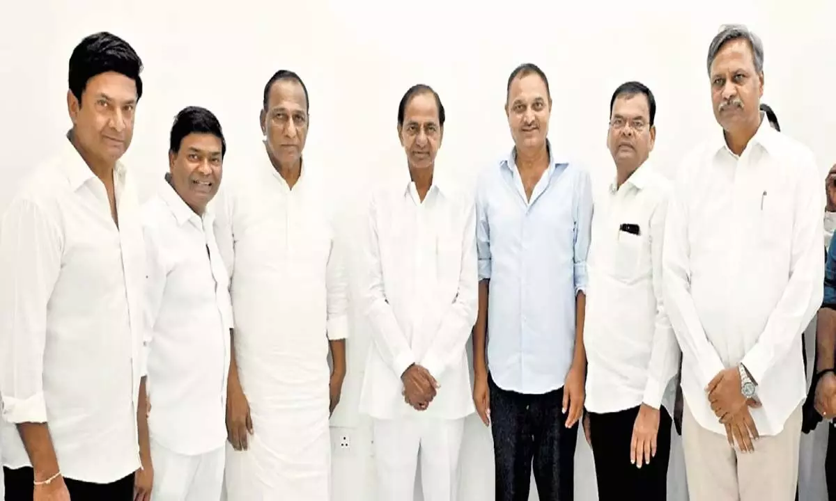 Telangana News: पूर्व सीएम केसीआर ने लगातार दूसरे दिन पार्टी विधायकों से की मुलाकात