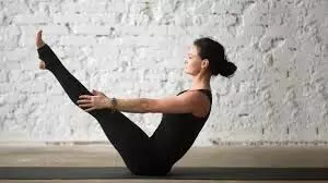 Yoga For Fitness: सर्फ ये 2 योग करने से बॉडी हो जाएगी फिट