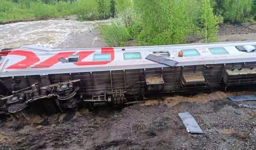 Russia: ट्रेन के पटरी से उतरने से 70 लोग घायल