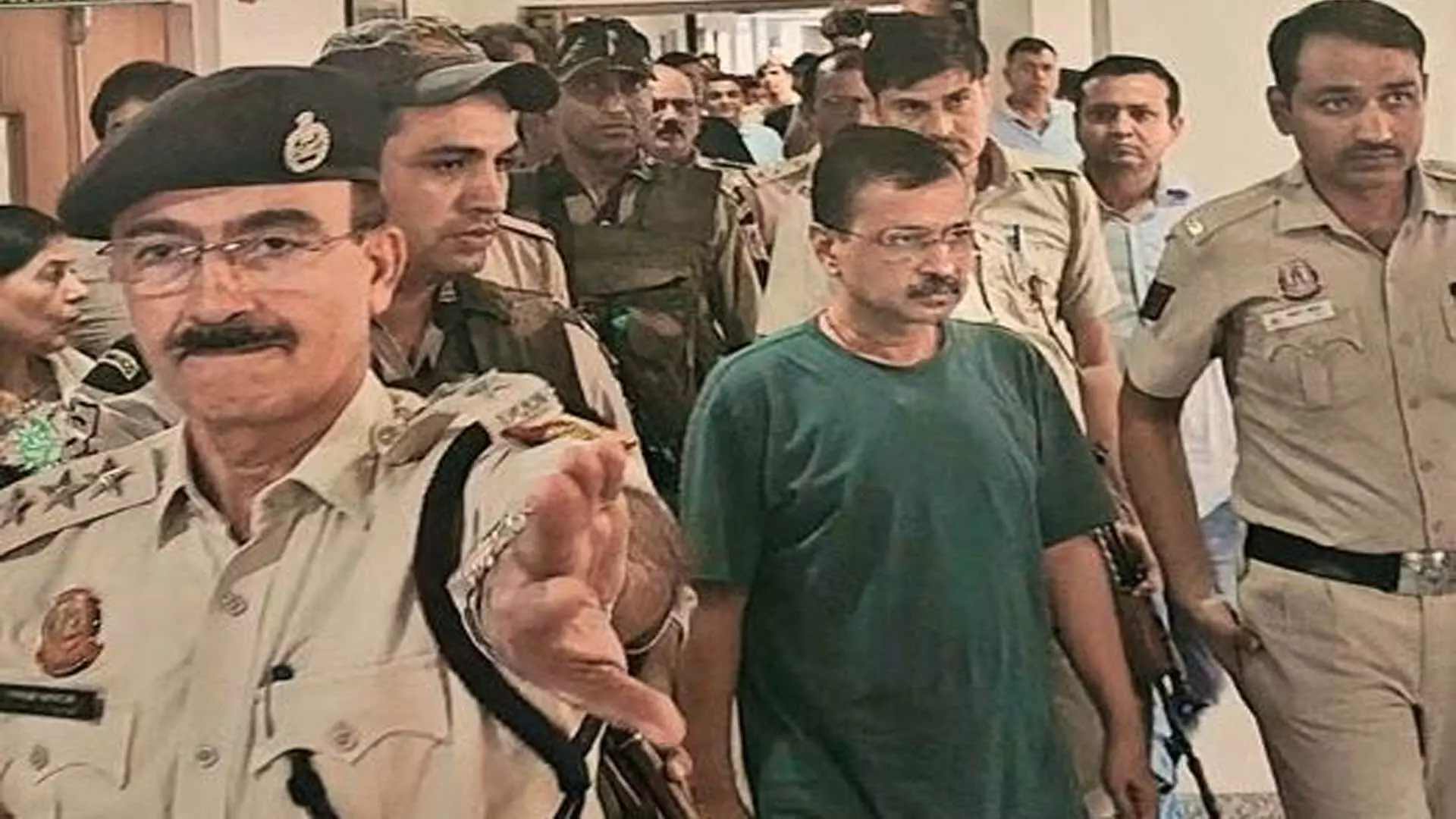 Excise policy case: दिल्ली की अदालत ने सीएम केजरीवाल को तीन दिन की सीबीआई हिरासत में भेजा