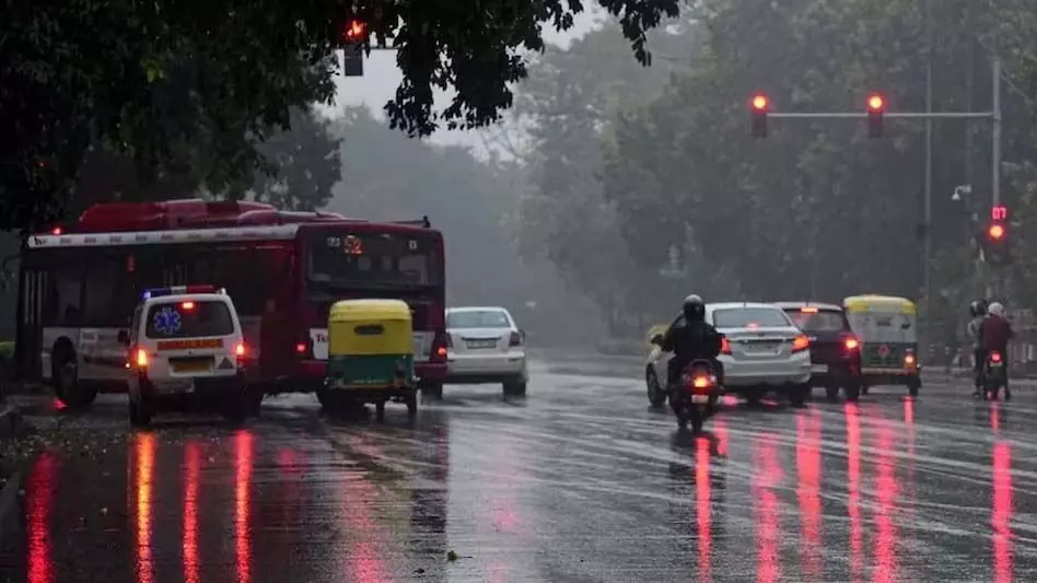 Delhi-NCR Weather: दिल्ली-एनसीआर में झमाझम बारिश से लोगों को मिली गर्मी से राहत