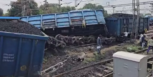 Chhattisgarh से निकली मालगाड़ी हादसे का शिकार, इस रुट पर ट्रेनों का संचालन प्रभावित