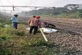 Punjab News:  रेलवे लाइन के पास खेतों में मिला युवक का शव