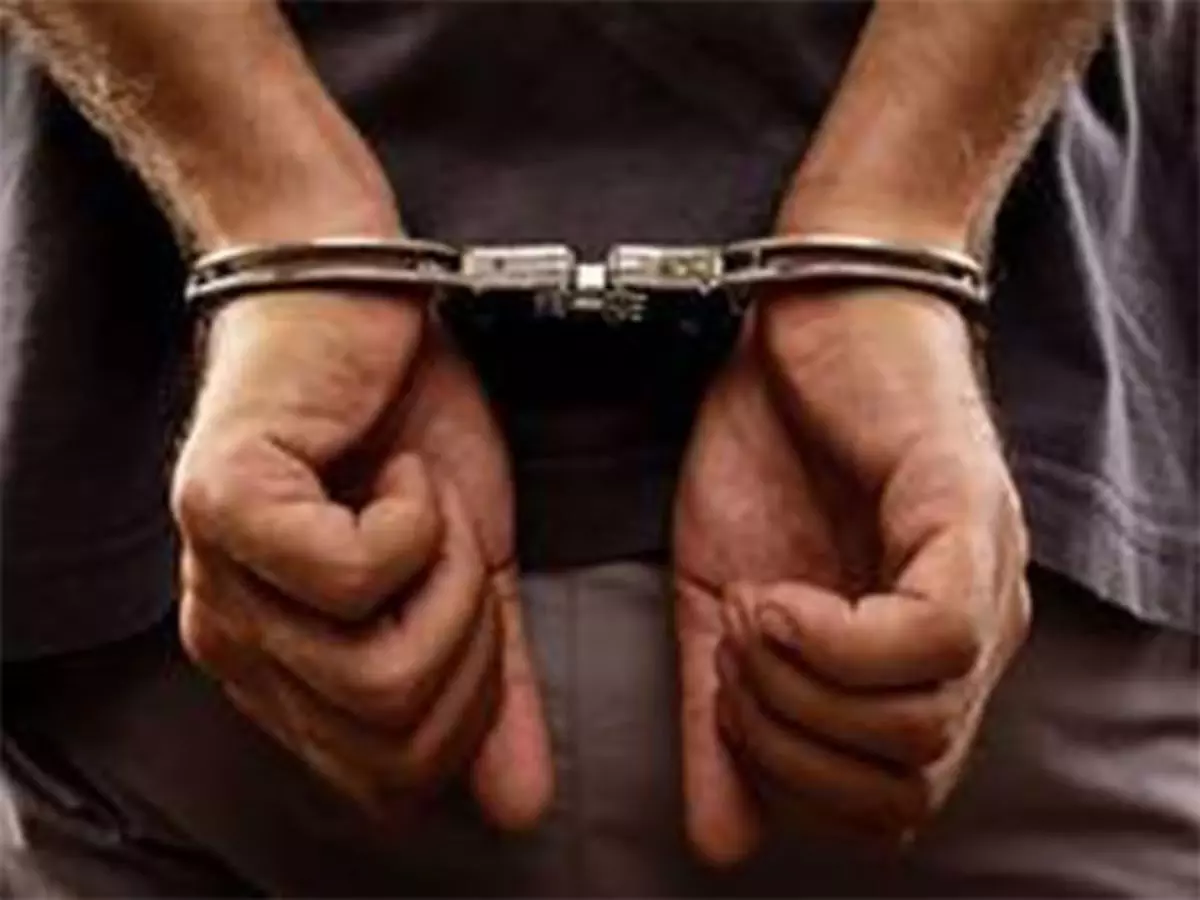 Andhra Pradesh: एसीबी के अधिकारियों ने 50,000 रुपये की रिश्वत लेते हुए एसआई को गिरफ्तार किया