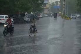 Monsoon :  मौसम ने ली करवट, 5 डिग्री सेल्सियस गिरा पारा