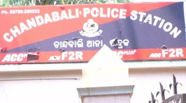 Bhadrak : महिला पर पुलिस अत्याचार के मामले में तीन पुलिस अधिकारियों का तबादला कर दिया गया