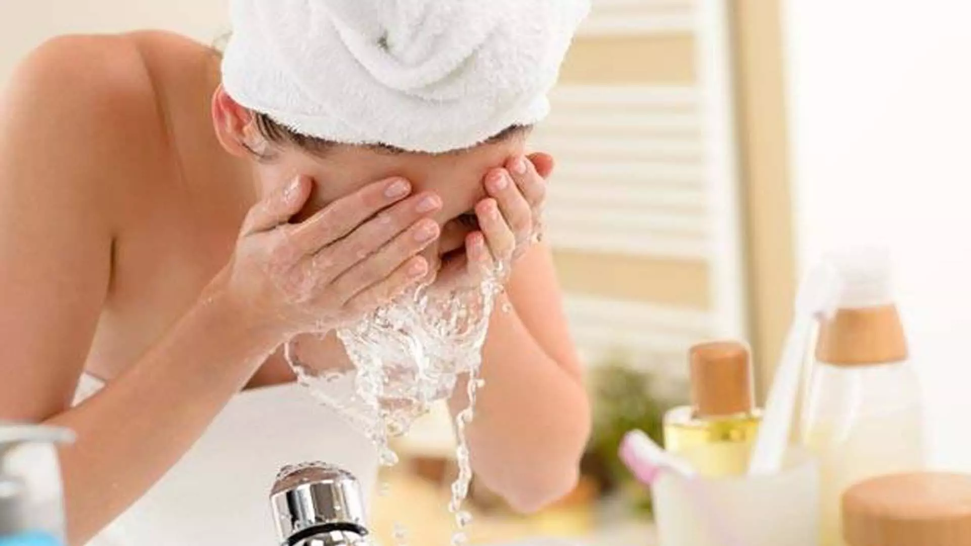 Skin Care Tips: जानिए गर्मी में दिन में कितनी बार धोना चाहिए चेहरा