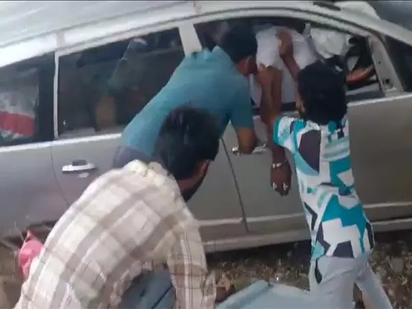 Palnadu district में सड़क दुर्घटना में तीन लोगों की मौत