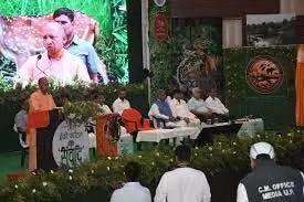 Uttar Pradesh: CM Yogi ईको टूरिज्म संवाद कार्यक्रम में हुए सम्मिलित