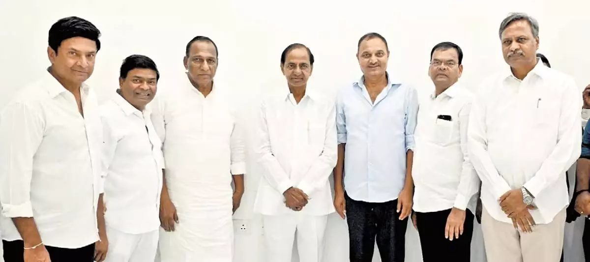 Telangana News: पूर्व सीएम केसीआर ने लगातार दूसरे दिन पार्टी विधायकों से की मुलाकात