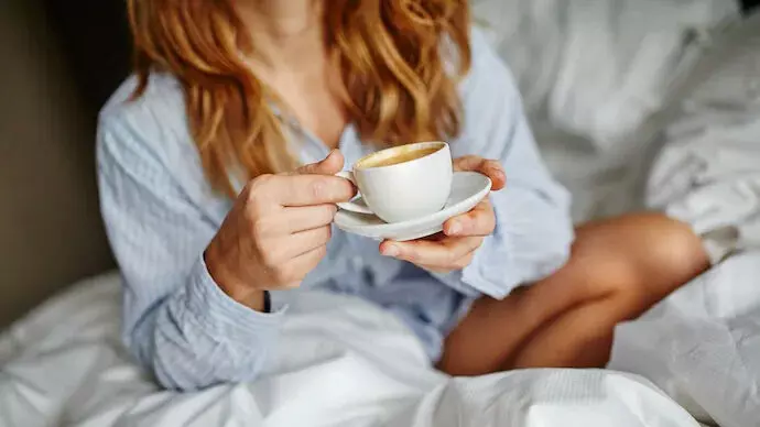 Lifestyle: आपको दिन का पहला कप कॉफी कब पीना चाहिए