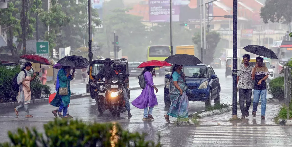 Orange alert: लालकृष्ण आडवाणी को दिल्ली एम्स से छुट्टी मिली, केरल के कुछ जिलों में बारिश का अलर्ट