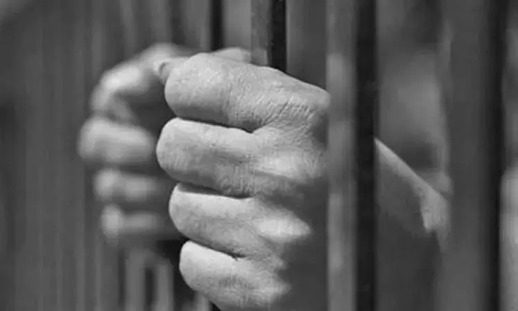 Telangana: फर्जी अधिकारी बनकर 3 करोड़ रुपए मांगने के आरोप में एक व्यक्ति गिरफ्तार