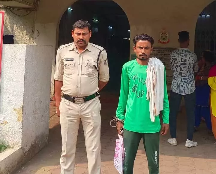Raipur: चाकू से डराया-धमकाया, बदमाश गिरफ्तार