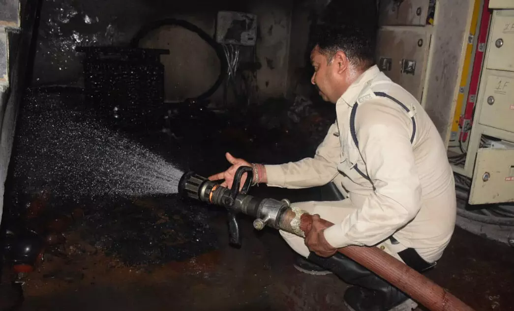 RAIPUR NEWS: दफ्तर में लगी आग, कर्मचारी सुरक्षित