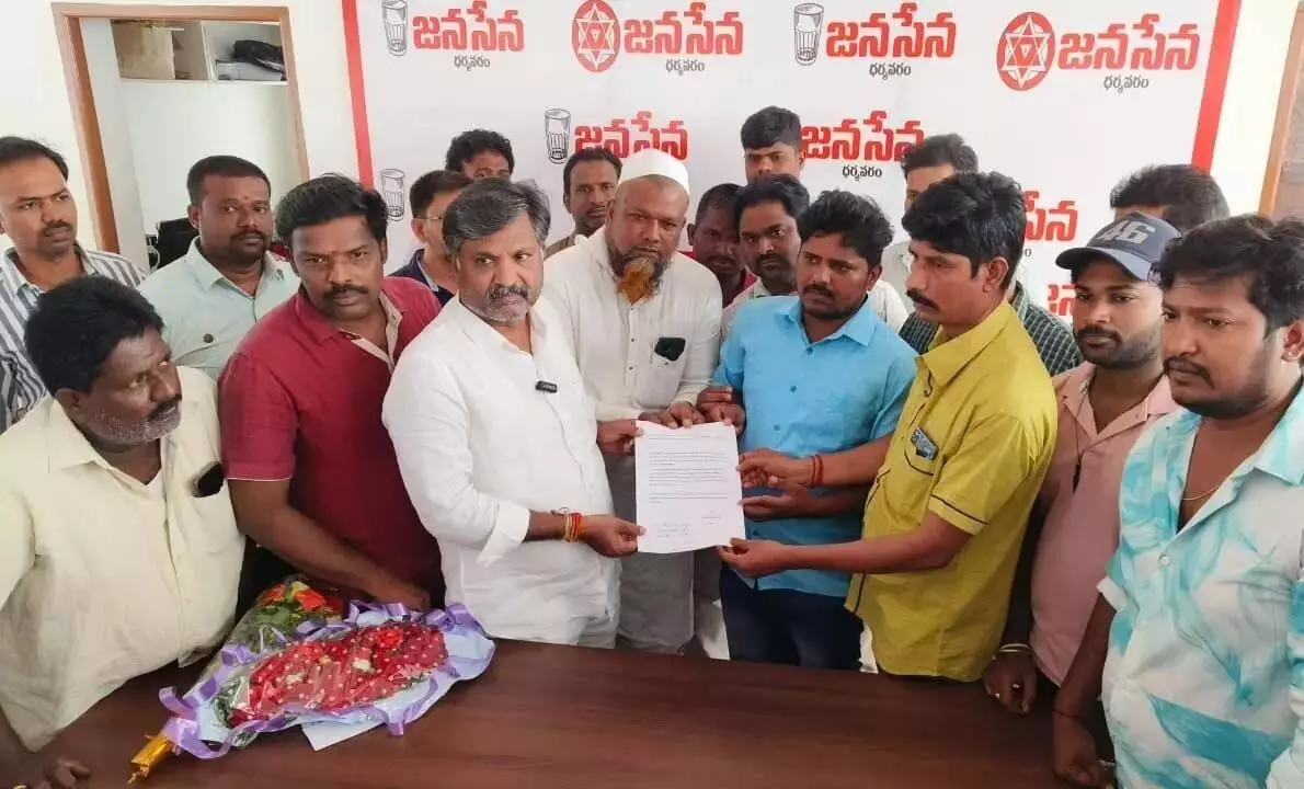 Andhra Pradesh: जनसेना पार्टी ने धर्मावरम गारमेंट व्यापारियों की चिंताओं को दूर करने का वादा किया
