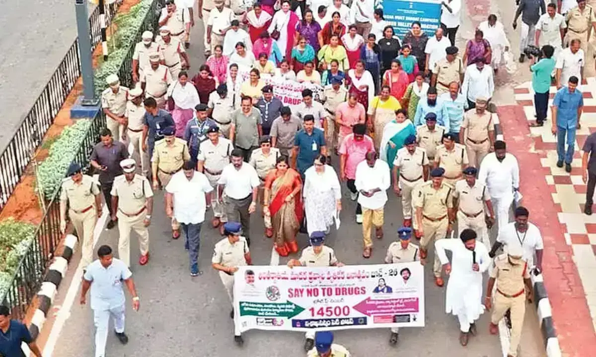 Andhra Pradesh: नशीली दवाओं के खतरे को रोकने के लिए रैलियां और जागरूकता अभियान आयोजित