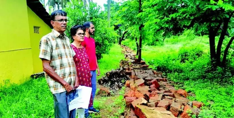 Goa News: नकाबपोश गुंडों ने राया परिवार के परिसर की दीवार गिरा दी