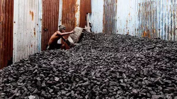 New Delhi : मंत्रालय चाहता , कि आयातित कोयला आधारित बिजली संयंत्रों में घरेलू कोयले का मिश्रण किया जाए
