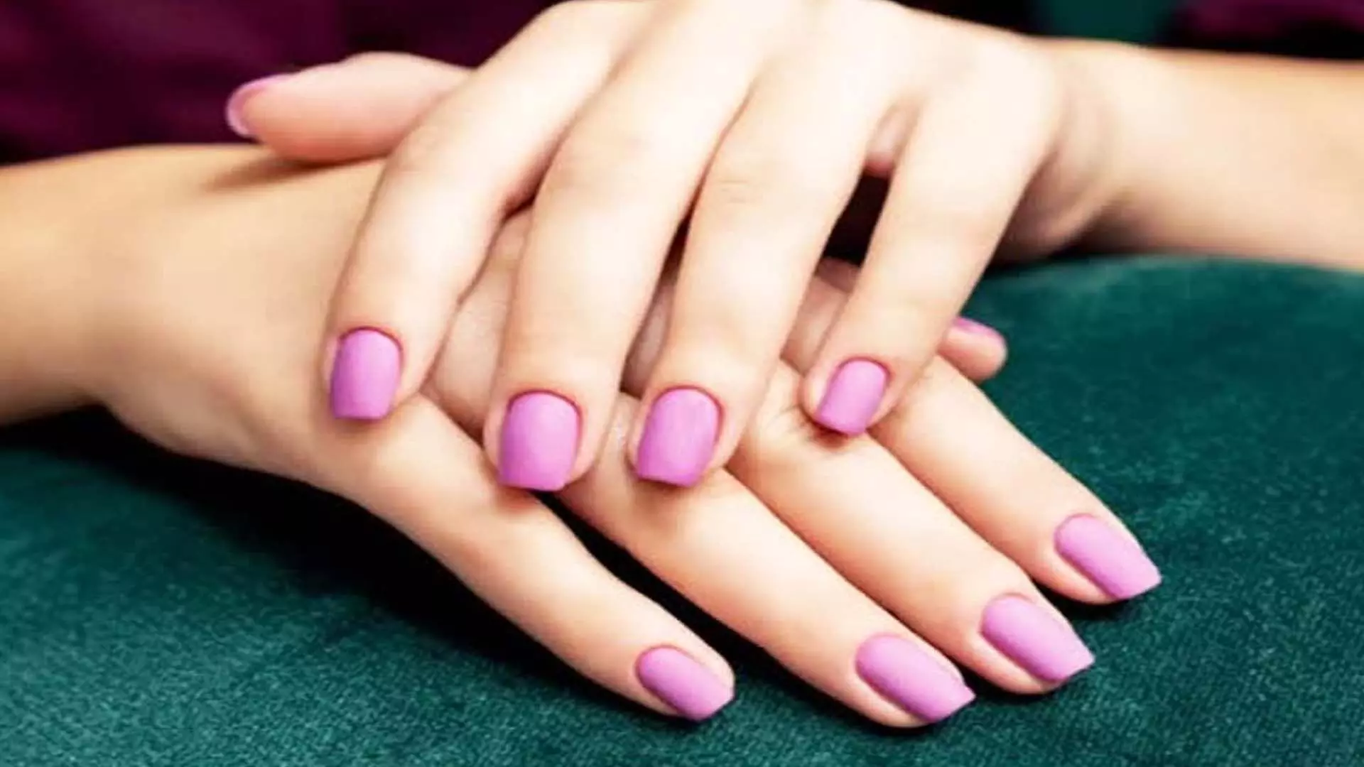 nails shiny: नाखूनों को मजबूत और चमकदार बनाने के लिए आजमाए ये 7 तरीके