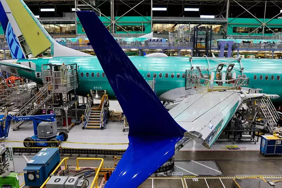 Boeing 737 मैक्स पैनल में विस्फोट के बाद नई उत्पादन योजनाओं के बारे में यूरोपीय विनियामकों को जानकारी देगा