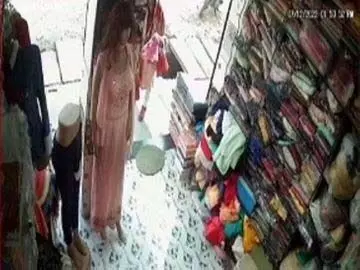 Dhariwal: महिलाओं ने बड़ी चालाकी से 10 हजार रुपए के कपड़े चोरी को दिए अंजाम, CCTV में कैद