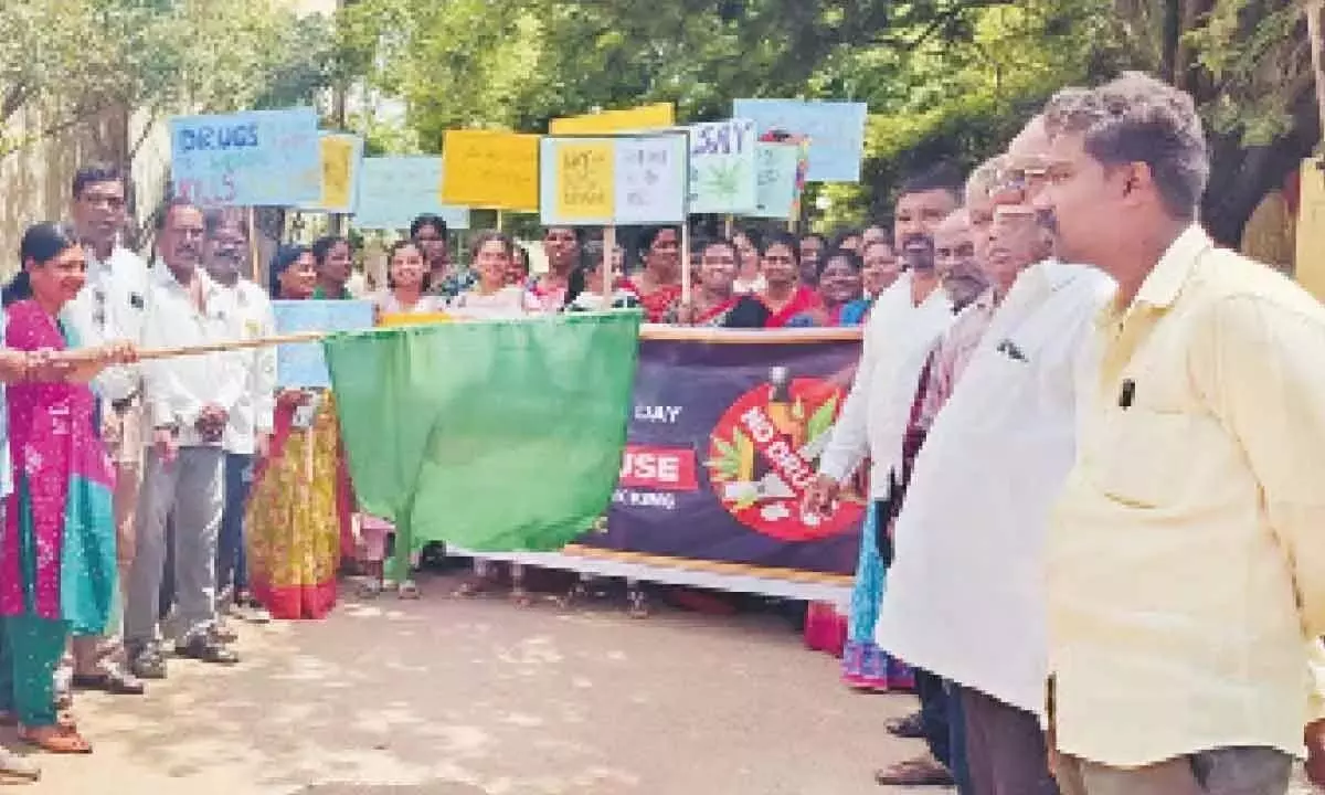 Telangana News: नशीली दवाओं के दुरुपयोग पर जागरूकता रैली निकाली