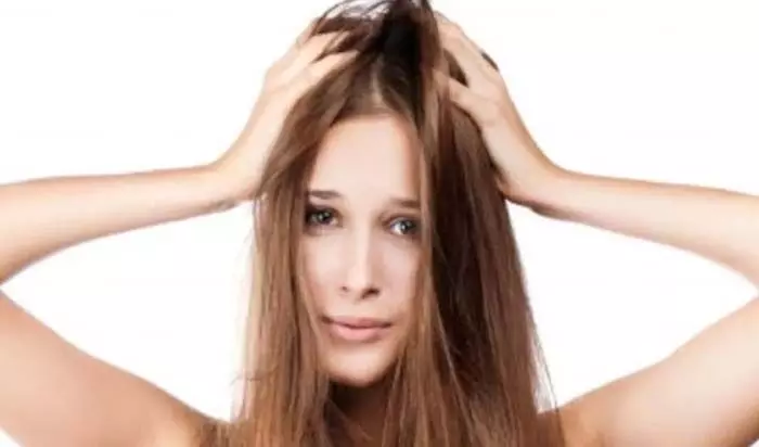 Hair Care: बारिश में फंगल इन्फेक्शन से बालों को सुरक्षित रखने के 8 टिप्स