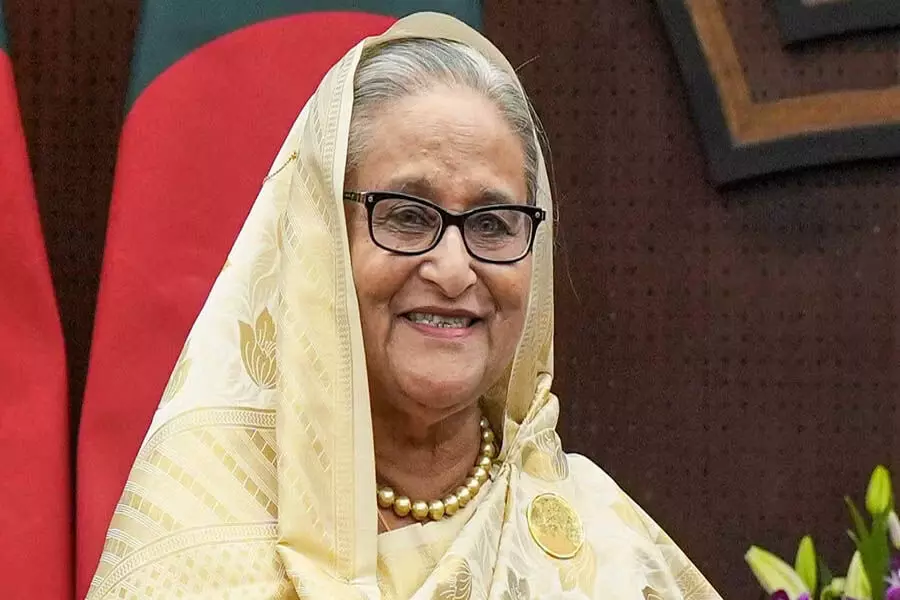 प्रधानमंत्री शेख हसीना ने त्रिपुरा के मुख्यमंत्री को सद्भावना उपहार के रूप में हिल्सा मछली, रसगुल्ले और आम भेजे