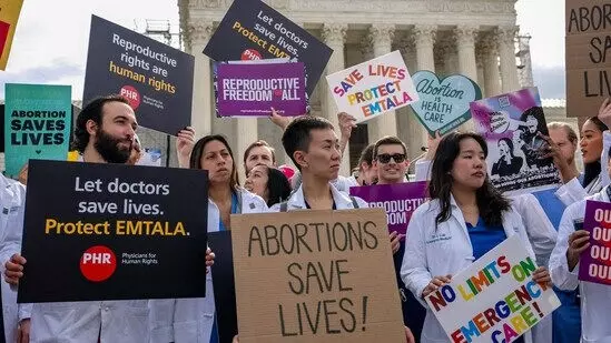 World: अमेरिकी सुप्रीम कोर्ट ने कहा कि इडाहो में आपातकालीन गर्भपात फिलहाल जारी रह सकता