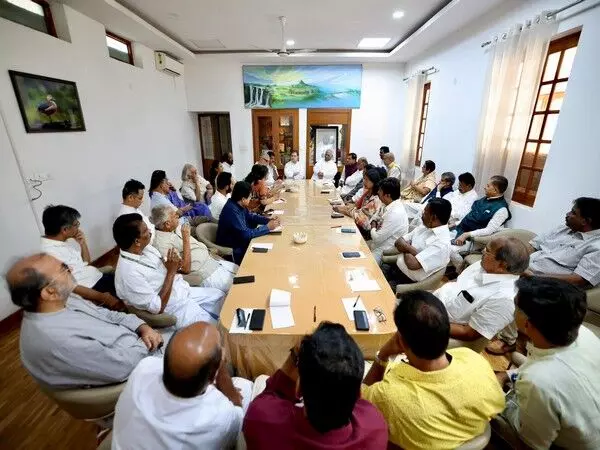 Kharge के आवास पर इंडिया ब्लॉक के नेताओं की बैठक, कल संसद में नीट मुद्दे पर नोटिस देंगे