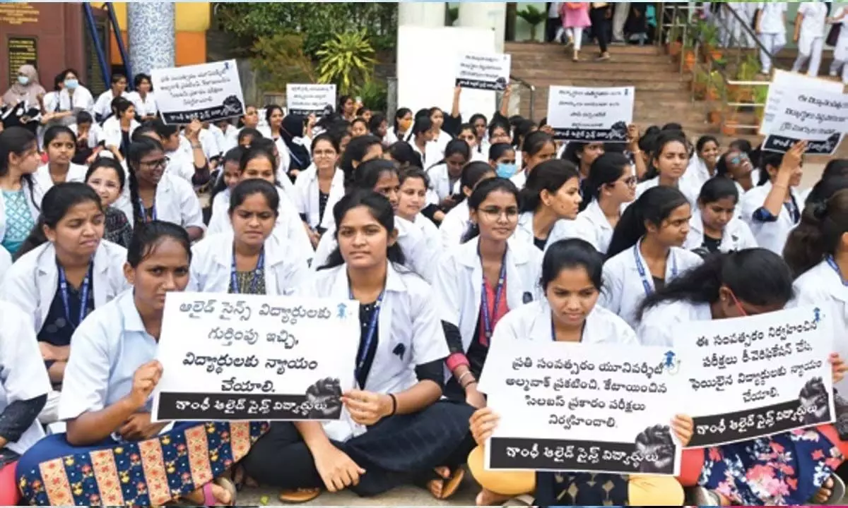 Telangana News: गांधी मेडिकल कॉलेज में छात्रों की भारी विफलता से विरोध प्रदर्शन शुरू