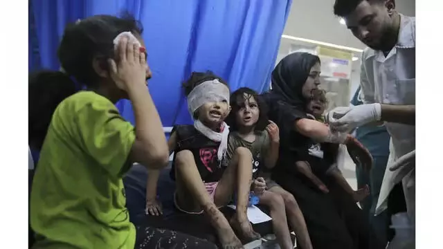 Israel News: इजराइल ने गाजा से 19 घायल बच्चों को पहली बार चिकित्सा निकासी के तौर पर मिस्र जाने की अनुमति दी