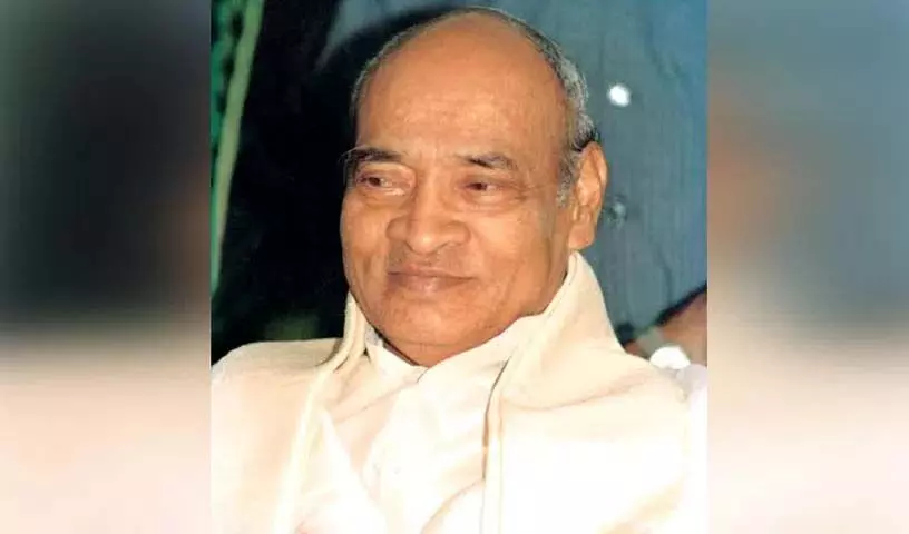 Hyderabad: KCR  ने पूर्व प्रधानमंत्री पीवी नरसिम्हा राव को श्रद्धांजलि अर्पित की