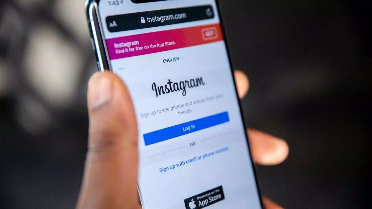 Instagram AI chatbot : मार्क जुकरबर्ग ने इंस्टाग्राम AI चैटबॉट की घोषणा की