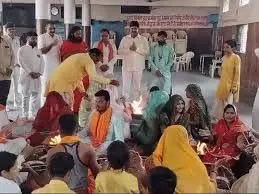 Madhya Pradesh News: इंदौर में 20 मुसलमानों ने अपनाया हिंदू धर्म