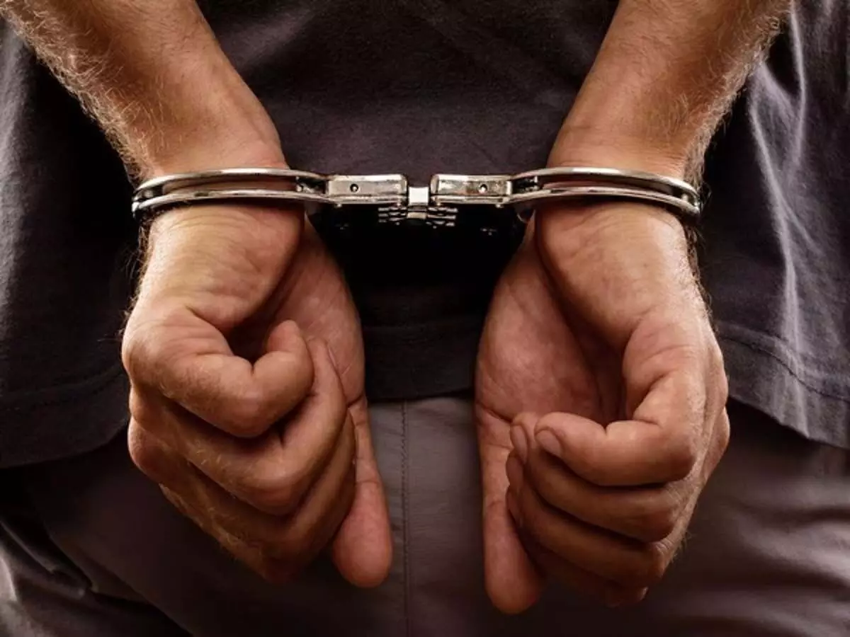 Telangana: हुजुराबाद बाजार में पत्नी के प्रेमी का अपहरण करने के आरोप में व्यक्ति गिरफ्तार
