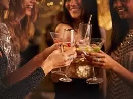 Addiction to alcohol: जानिए महिलाओं में शराब पीने की लत क्यों बढ़ रही है?