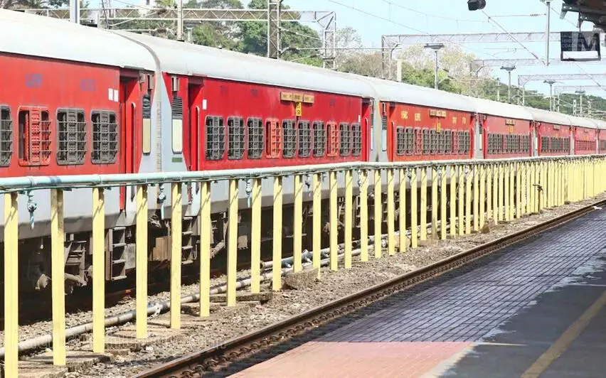 KERALA NEWS : रेलवे प्लेटफार्म छोटे होने के कारण ट्रेन के डिब्बों की संख्या बढ़ाने में असमर्थ