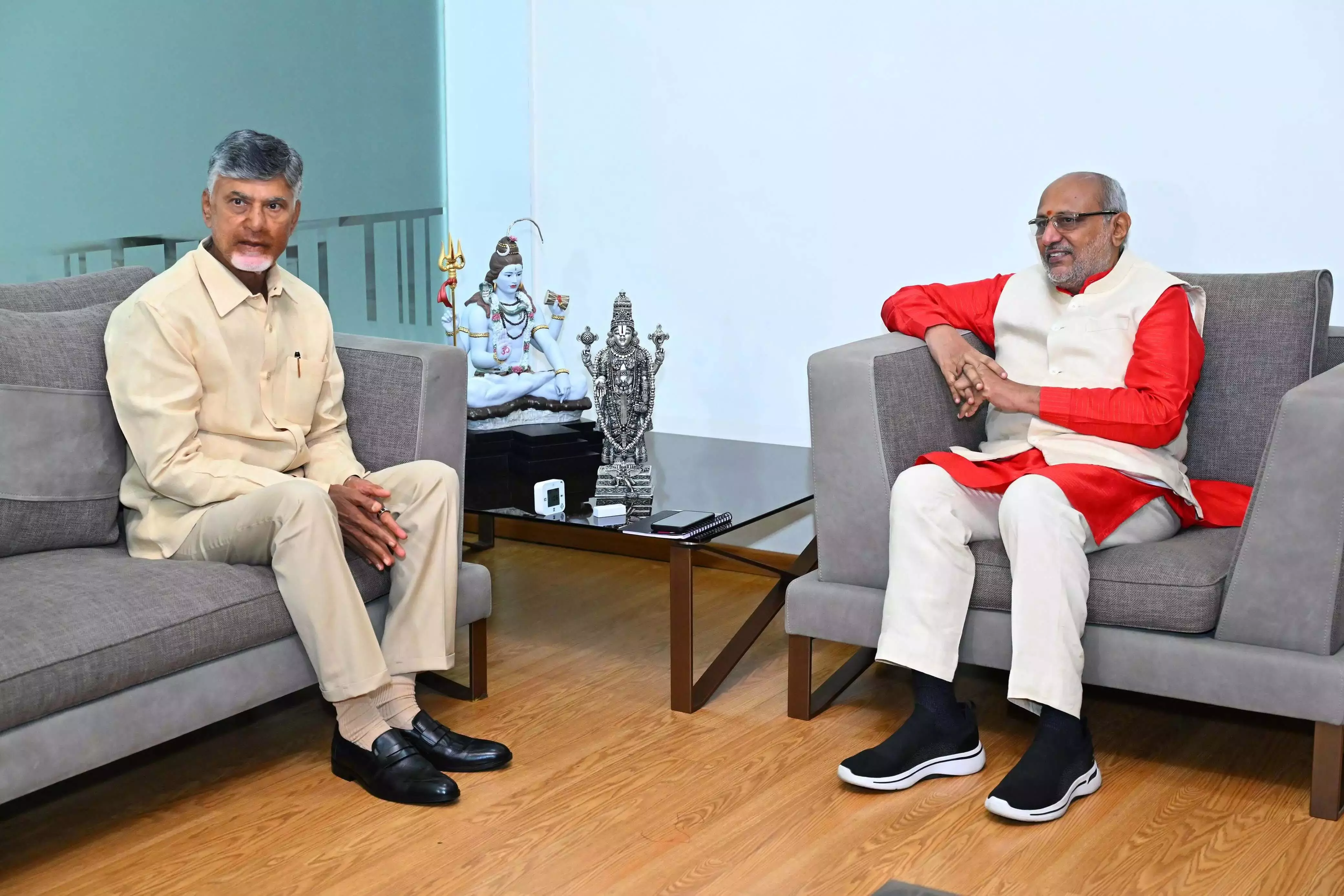 Andhra Pradesh News: राज्यपाल ने आंध्र के मुख्यमंत्री चंद्रबाबू नायडू से मुलाकात की