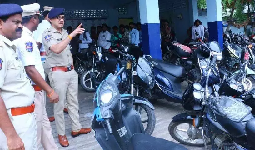 Khammam Police Commissioner: बिना नंबर प्लेट के गाड़ी चलाने पर धोखाधड़ी का मामला दर्ज होगा