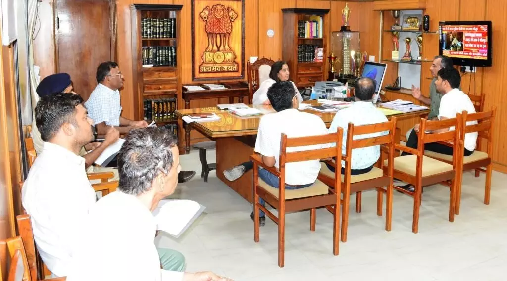 Churu : जिला कलेक्टर पुष्पा सत्यानी की अध्यक्षता में जिला स्तरीय अभिसरण समिति की बैठक आयोजि