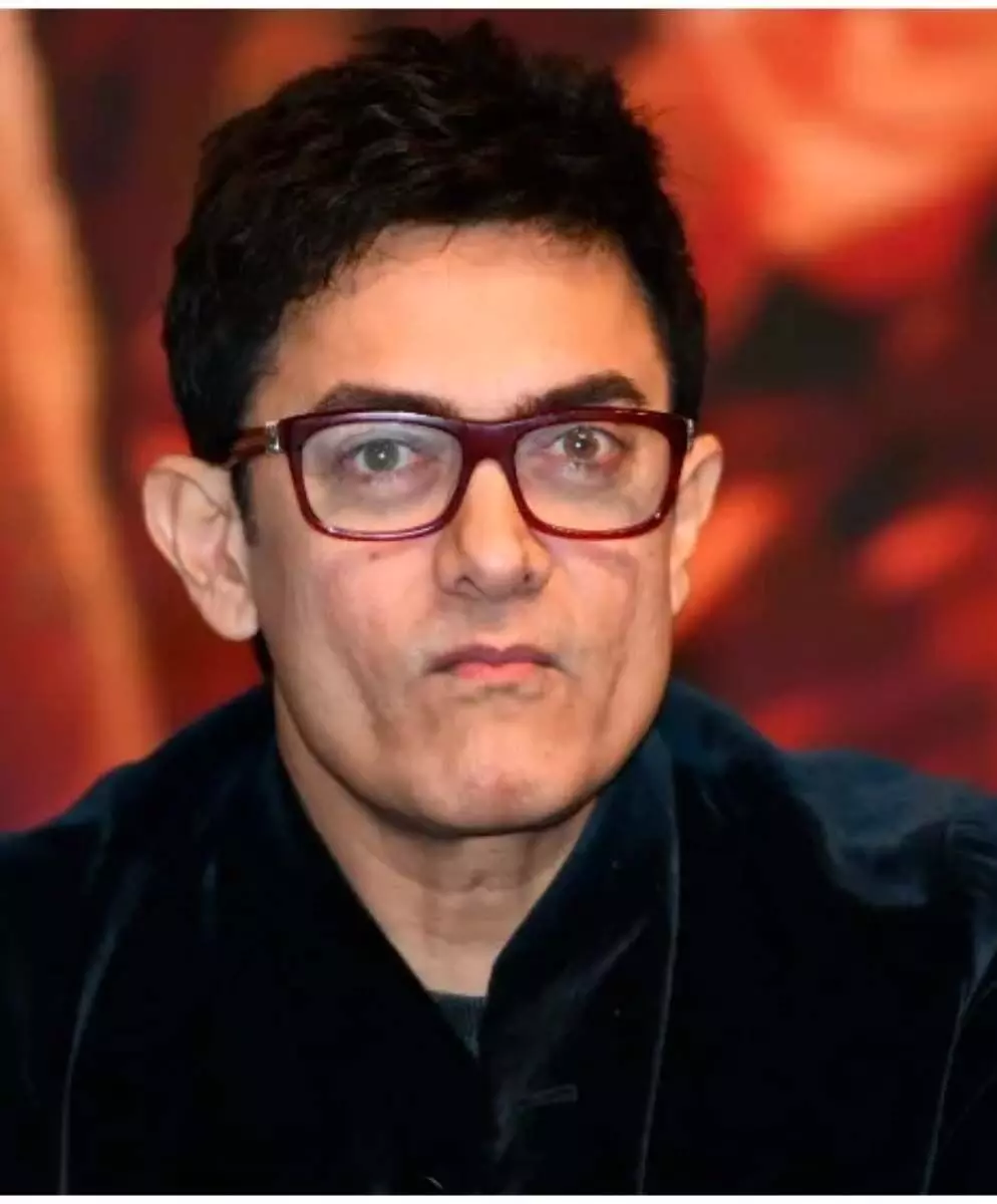 Entertainment : अभिषेक बच्चन के बाद अब आमिर खान ने मुंबई के पॉश इलाके में खरीदा अपार्टमेंट