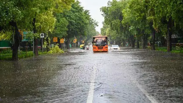 West Bengal : IMD ने पश्चिम बंगाल के कुछ हिस्सों के लिए ऑरेंज अलर्ट जारी किया